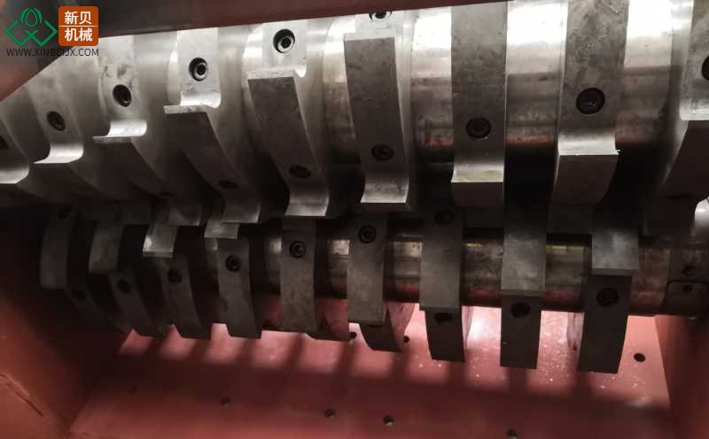 廢舊汽車(chē)破碎機(jī)