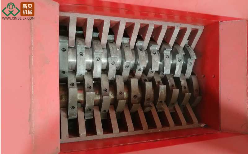 廢舊汽車(chē)破碎機(jī)