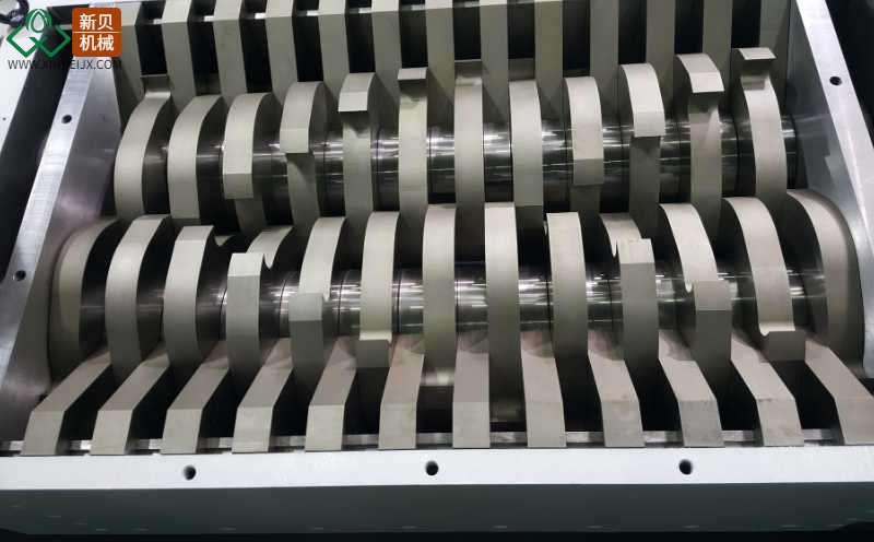 廢舊汽車(chē)破碎機(jī)